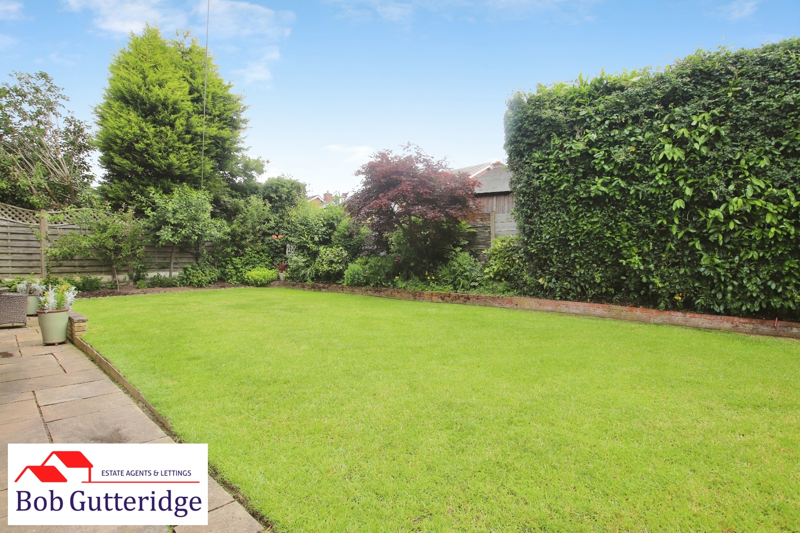 ENCLOSED REAR GARDEN